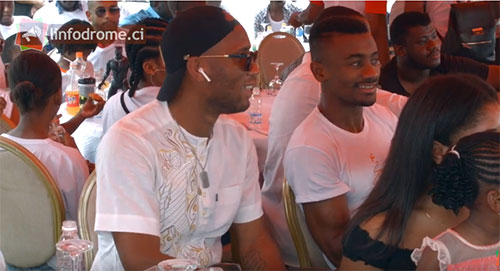 Arbre de Noël : Kalou et Drogba félicitent Solibra
