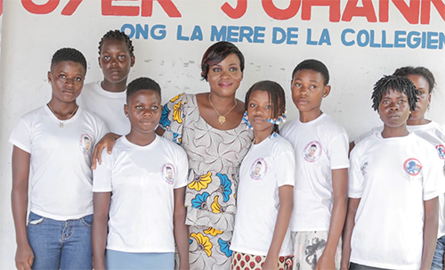  Jeu-concours MAMAN SOLIDAIRE / Aude Gnondolaï, élue étoile de solidarité. 