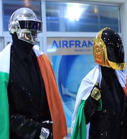 Arrivée de Daft Punk Tribute, pour les deux soirées Clubbing offerte par Tuborg Gold Côte d'Ivoire