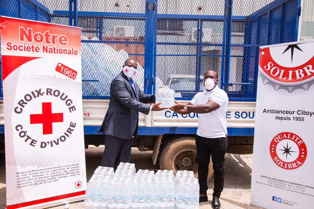 Lutte contre la maladie à Coronavirus / SOLIBRA fait don de 6.000 bouteilles d'eau au Ministère de la Santé et à la Croix-Rouge