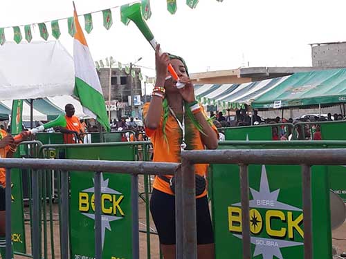 BOCK FAIT VIBRER LES IVOIRIENS AU RYTHME DU FOOT