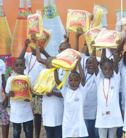  Porte ouverte pour les enfants à l’usine de Yopougon zone industrielle