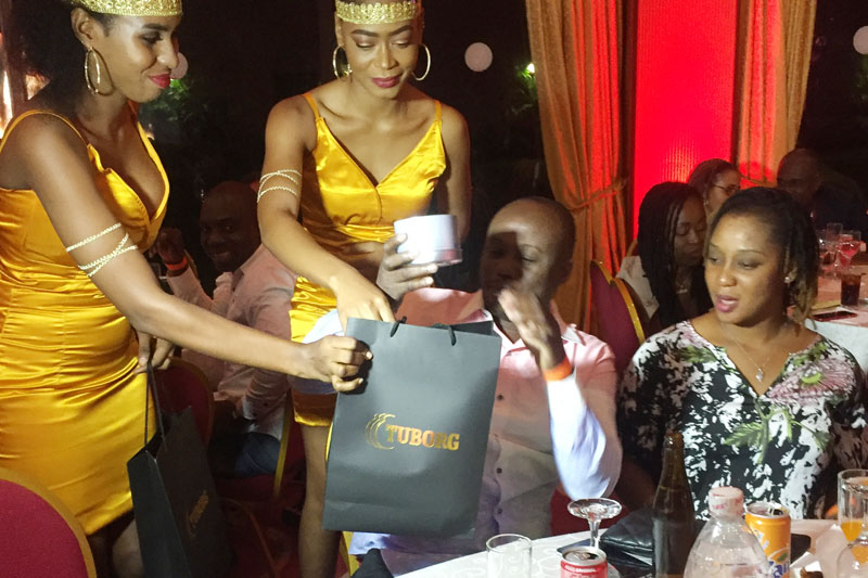 AMBIANCE RETRO AVEC TUBORG GOLD