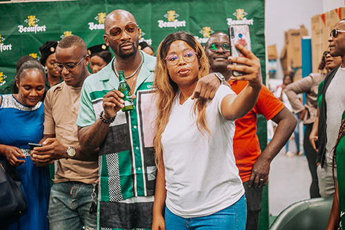 Singuila rencontre les consommateurs de Beaufort Lager Côte d'Ivoire de Yamoussoukro et Bouaké
