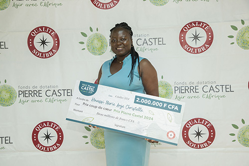 Remise de chèque de la finaliste Prix Pierre Castel