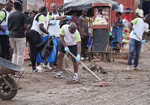 SOLIBRA a encore démontré son engagement à travers une campagne de nettoyage et de sensibilisation à la collecte des déchets plastiques.