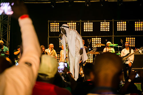 ALPHA BLONDY ET TUBORG AMBIANCENT ABIDJAN BY NIGHT
