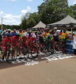 Le Tour Cycliste sous le sceau de la paix avec Castel.