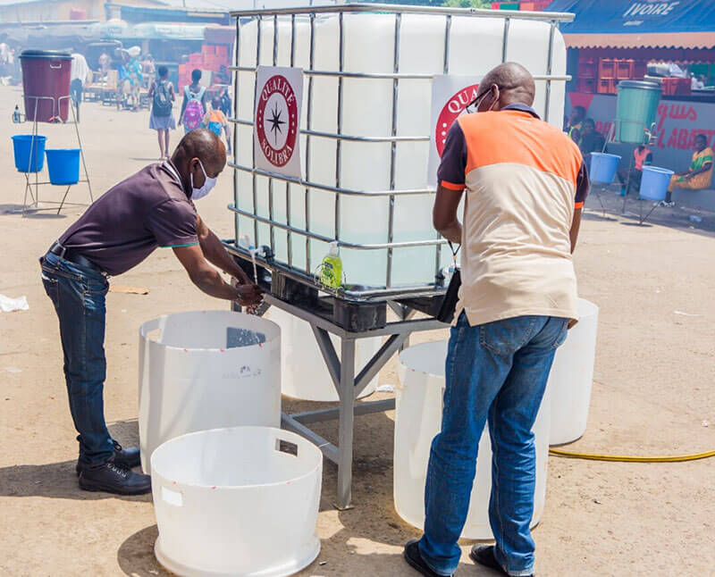DES CUBITENAIRES DE LAVAGE DES MAINS INSTALLES A PORT-BOUET, KOUMASSI , TREICHVILLE