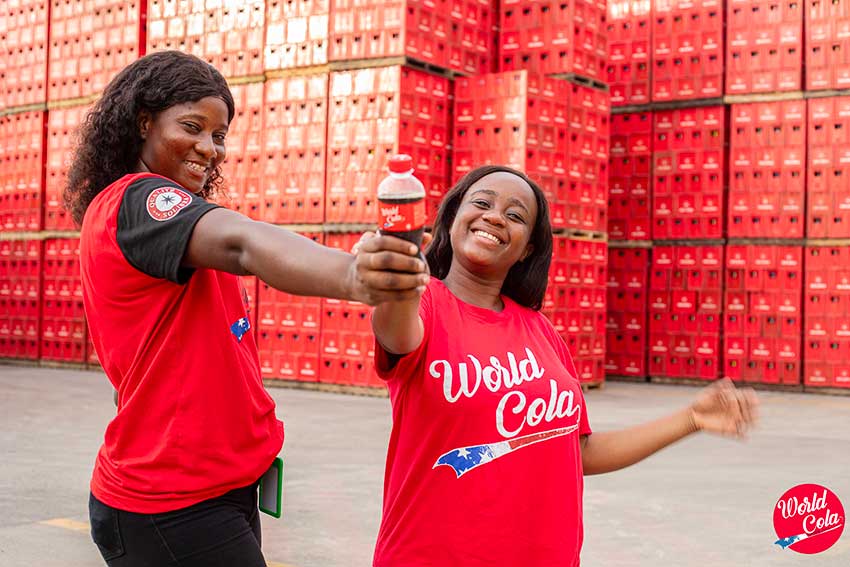 Les socionautes et créateurs de contenus ont visité l'usine de production de WORLD COLA à Yopougon.