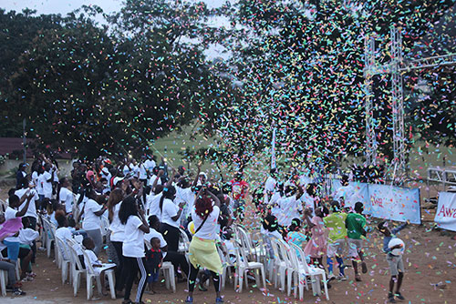 SPORT EN FOLIE AVEC AWA