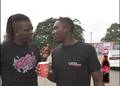 Les Gbês de Stoni est allé la rencontre des consommateurs dans les rues d'Abidjan pour avoir leurs avis sur le goût de WORLD COLA.