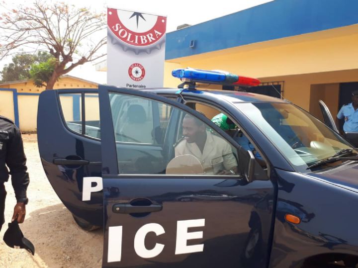 SOLIBRA OFFRE UN VEHICULE AU COMMISSARIAT DE BOUAFLE