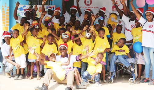 FETE DE NOEL : SOLIBRA & « OFFRIR SON ANNIV » offrent de nombreux cadeaux aux  enfants handicapés de Grand-Bassam 