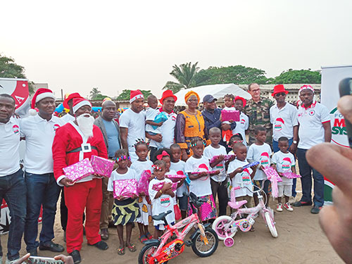 UN NOEL DE REVE A YOPOUGON AVEC SOLIBRA ET LA FONDATION MAGIC SYSTEM 