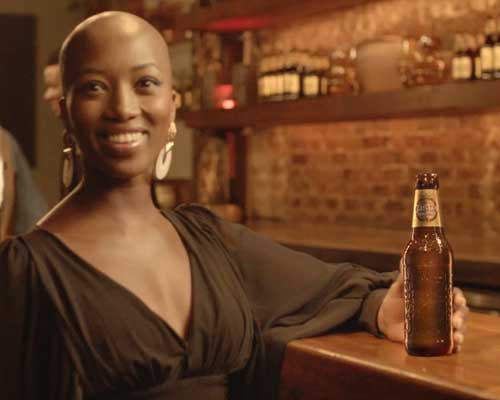 Castel Beer, nouvelle bouteille premium gravée 33cl disponible au prix de 400 Fcfa.