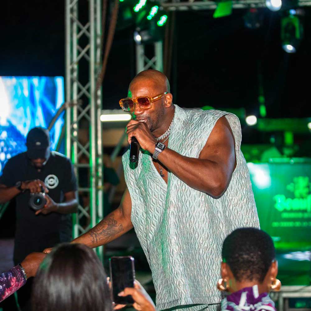 BEAUFORT_apporte_la_fra_cheur___Man_dans__un_showcase_exceptionnel_avec_SINGUILA